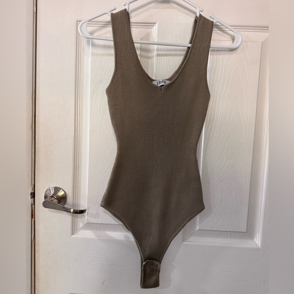 Elegant Ribbed Bodysuit in Taupe